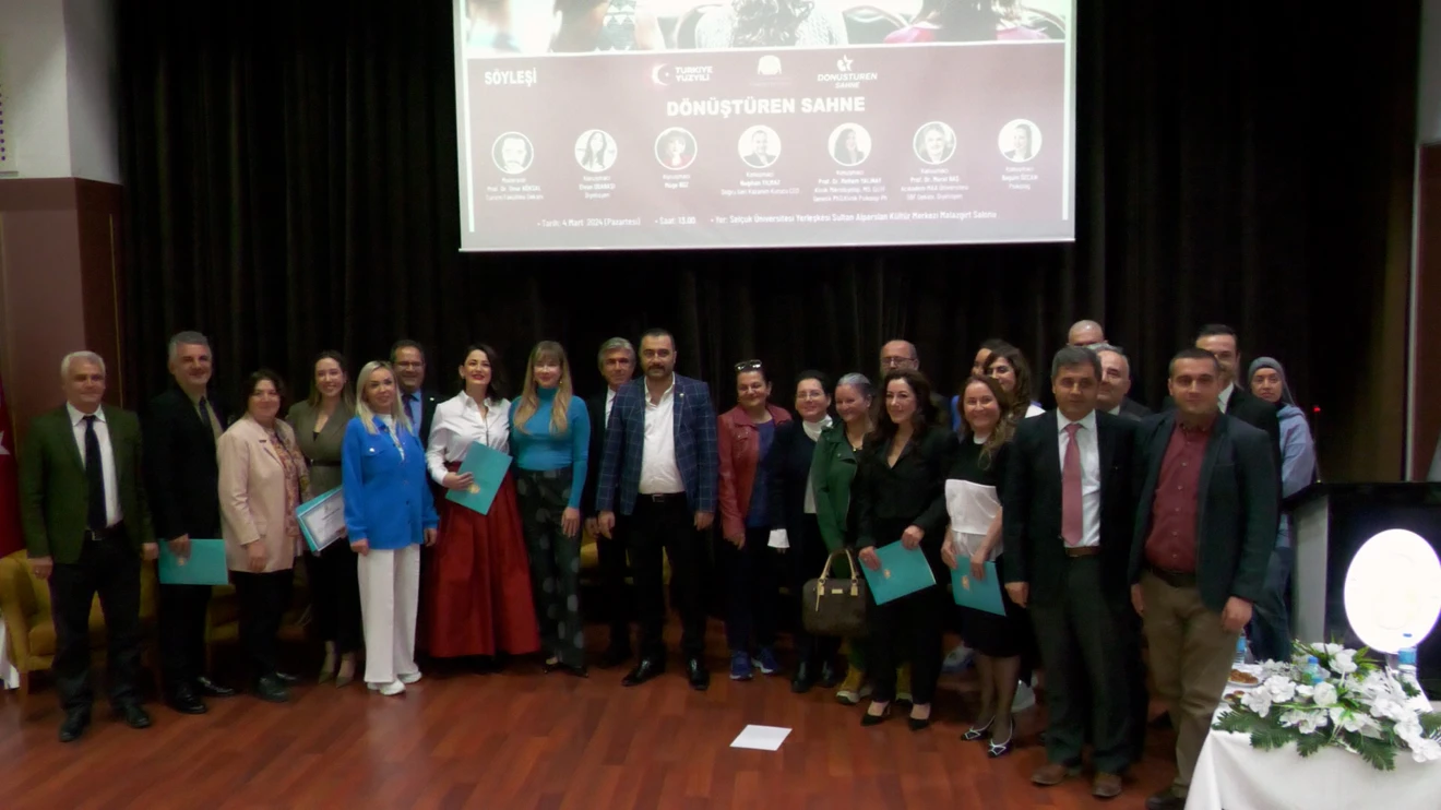 ‘Dönüştüren Sahne’ Söyleşisi Gerçekleştirildi